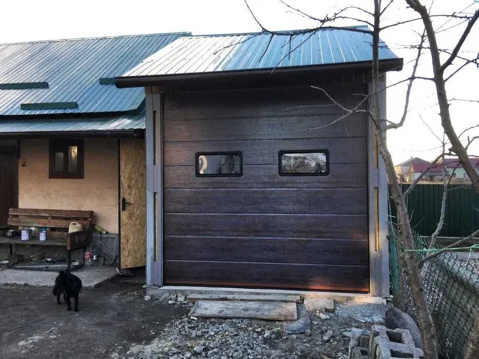 Автоматичні гаражні ролетні ворота та секційні з акриловими вікнами