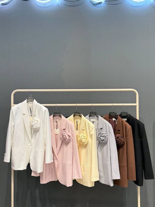 Продам женский итальянский костюм фирмы Vicolo