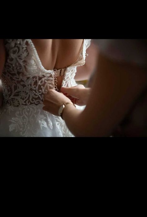 Śliczna suknia ślubna