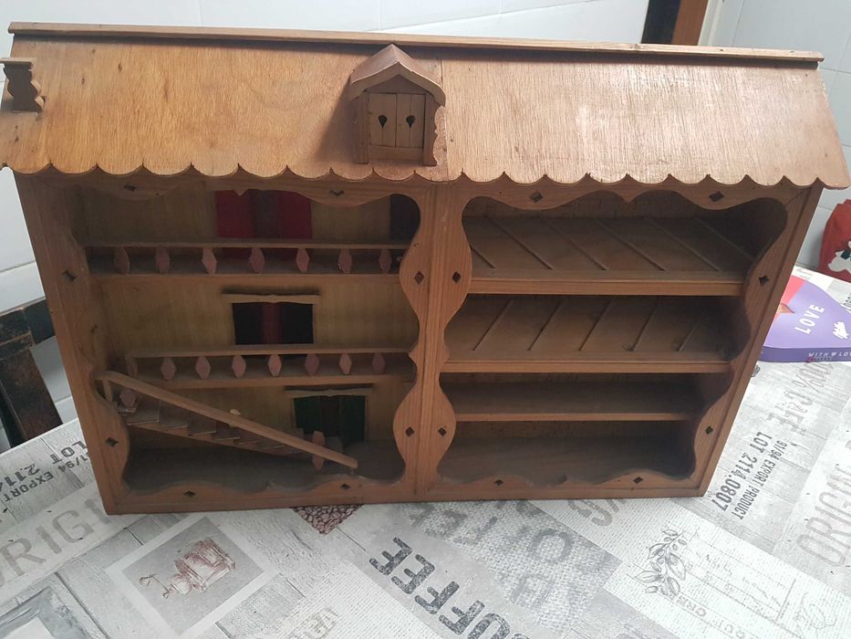 Movel expositor feito a mão