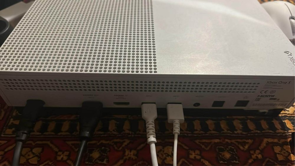 Xbox one s z padem i 24 gry