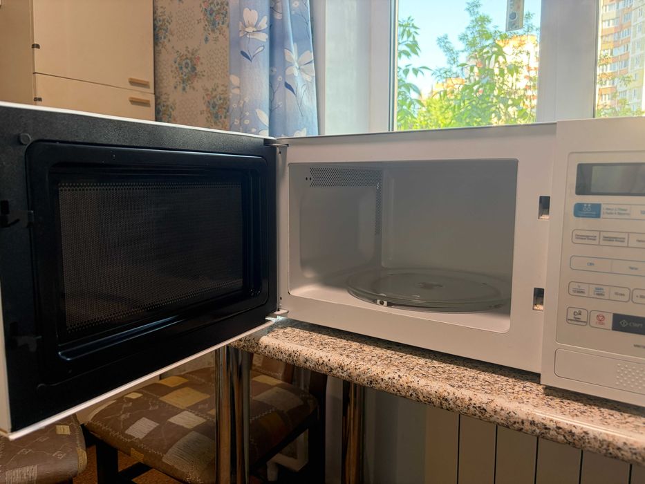 Мікрохвильова піч Samsung MW73BR 800Вт