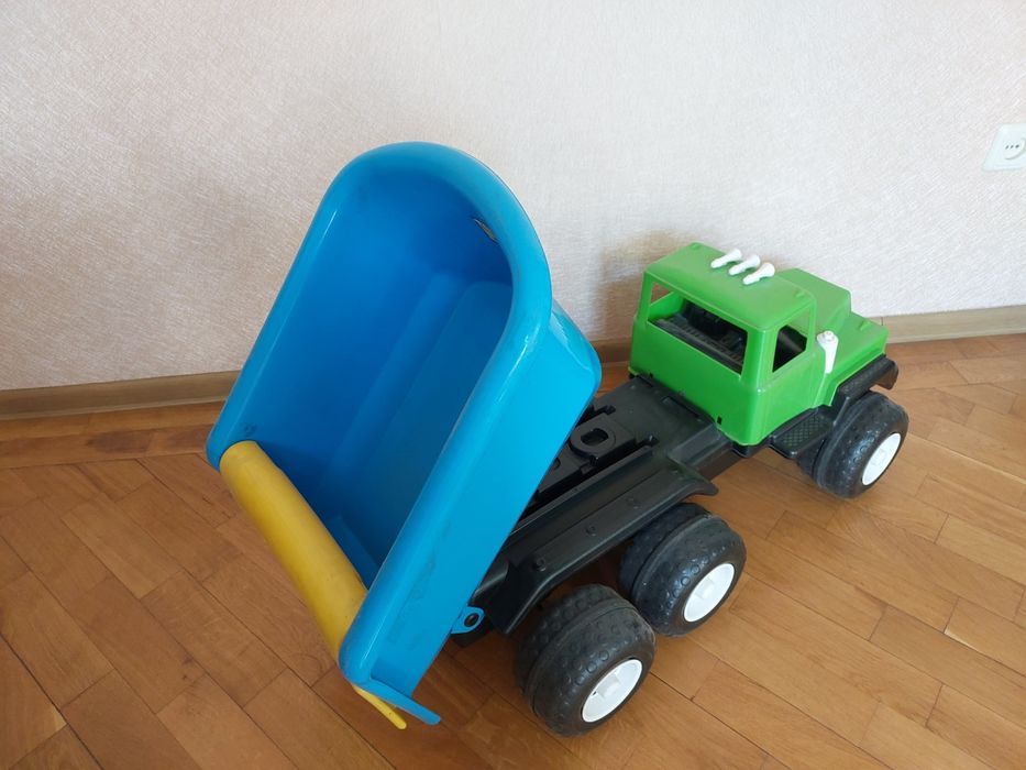 Игрушка детская самосвал