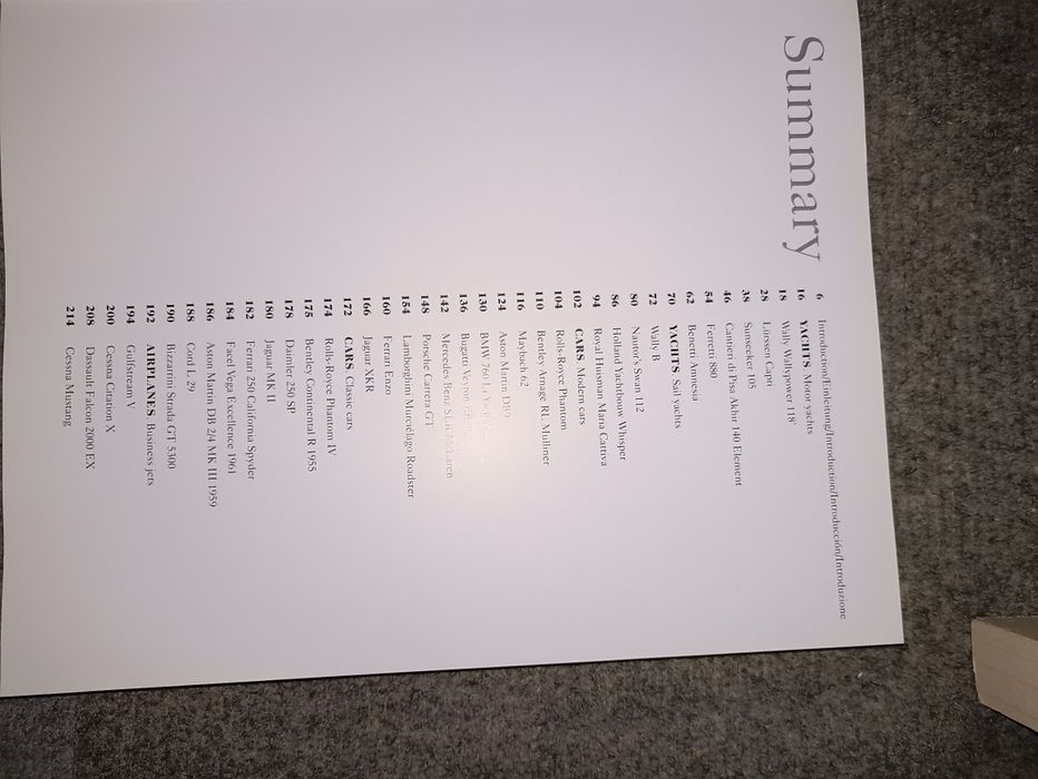 Livro Luxury Toys