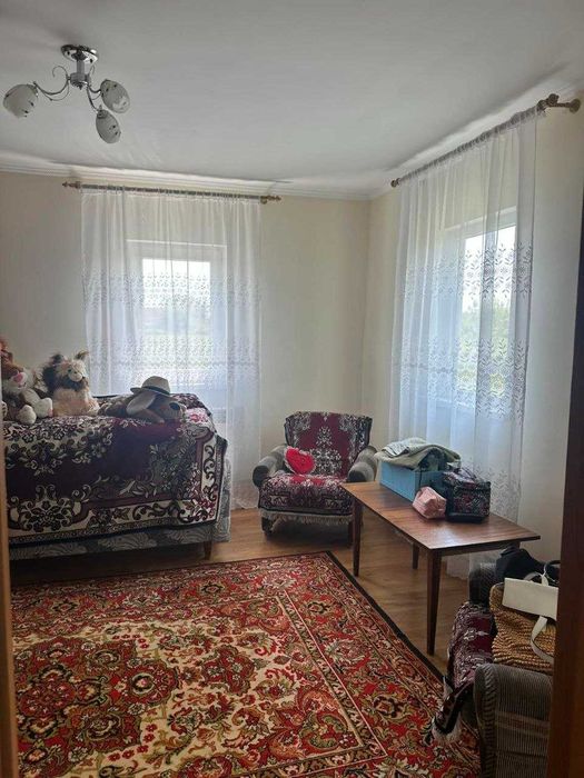 Продам доглянутий будинок по київській трасі