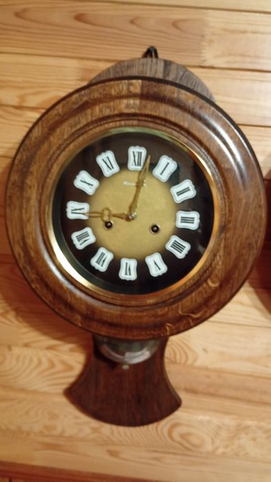 Механічний настінний годинник з боєм в дубовому корпусі