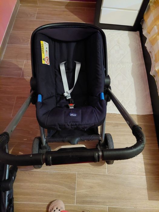 Carrinho ovo e isofix da marca chicco