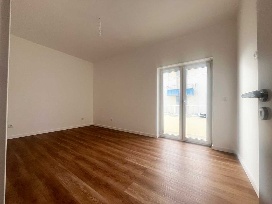 Arrenda-se Apartamento T2 Remodelado - P. NOVO (Centro)