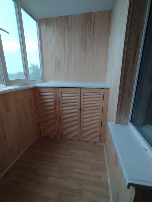 Внутрішня та зовнішня обшивка балкона деревом, ламінатом