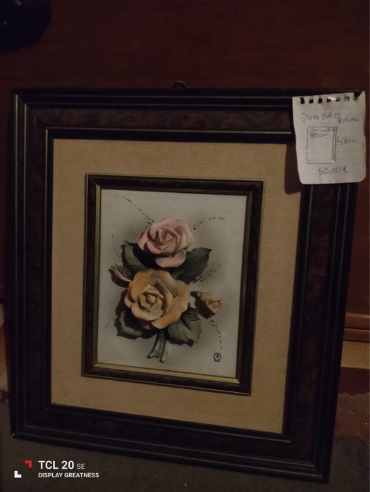 Quadro com flores em relevo
