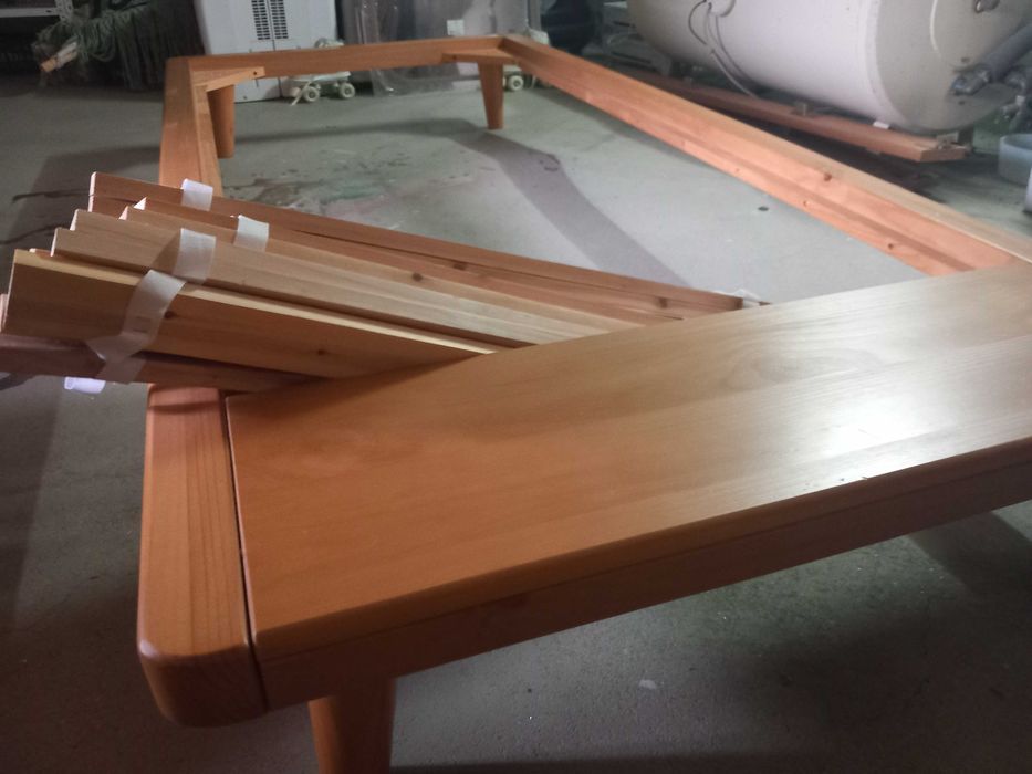 Cama solteira para colchão 190x90 cm, madeira, impecável