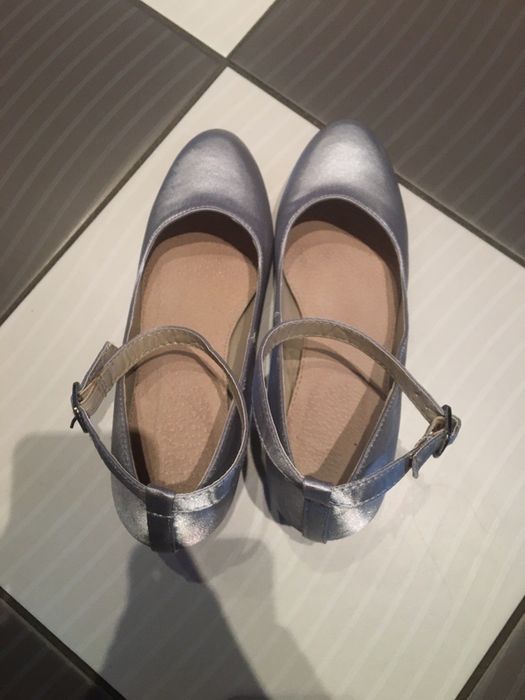 Buty satynowe stebrne rozmiar 36
