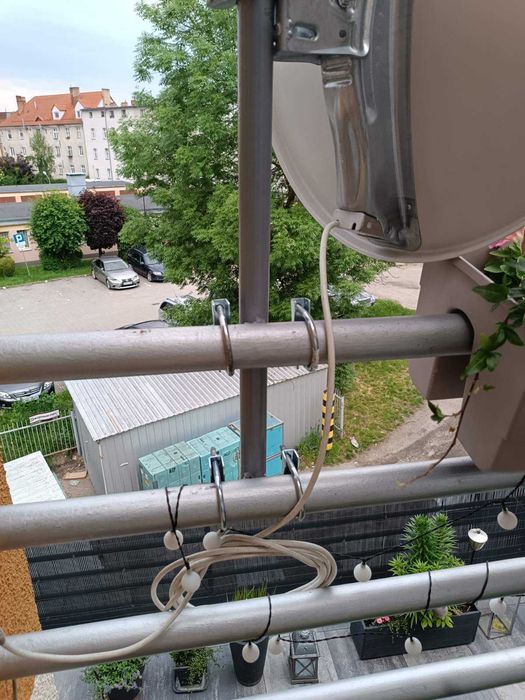 Antena satelitarna z konwerterem