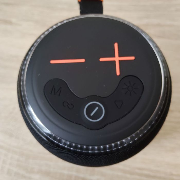 Блютуз колонка із потужним звучанням 15Вт та підсвічуванням