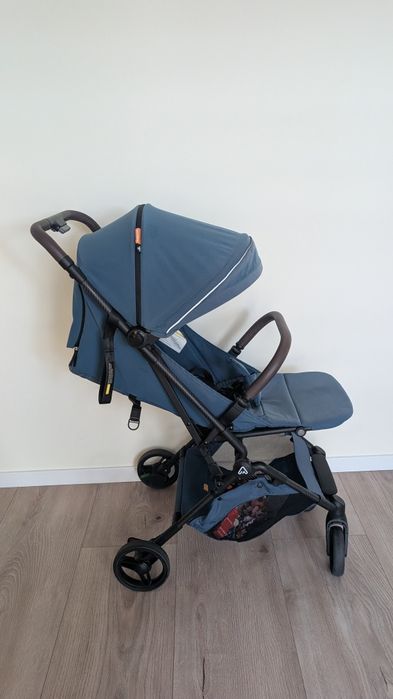 Коляска візок дитячий прогулянковий візочок 
Продаж можливий.