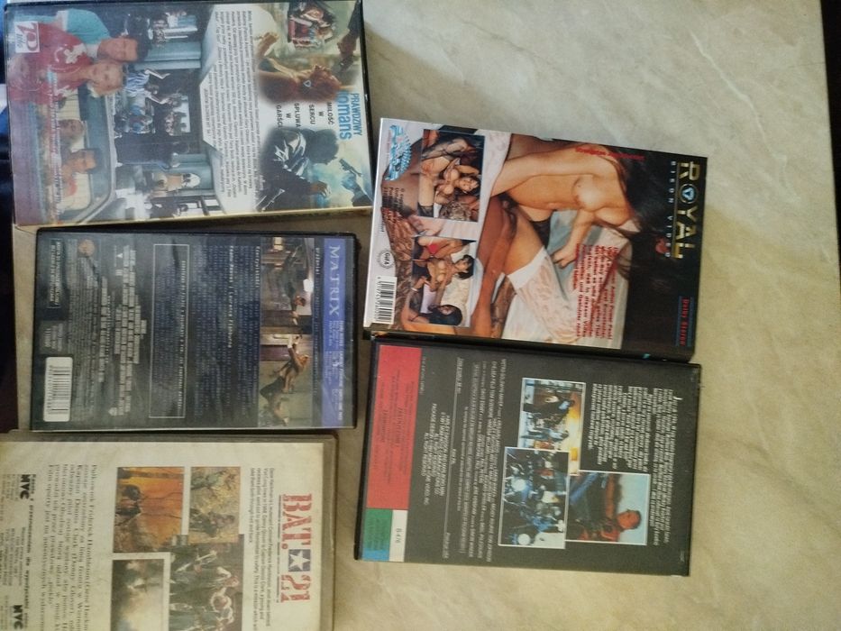 Kasety VHS. Cztery kasety.