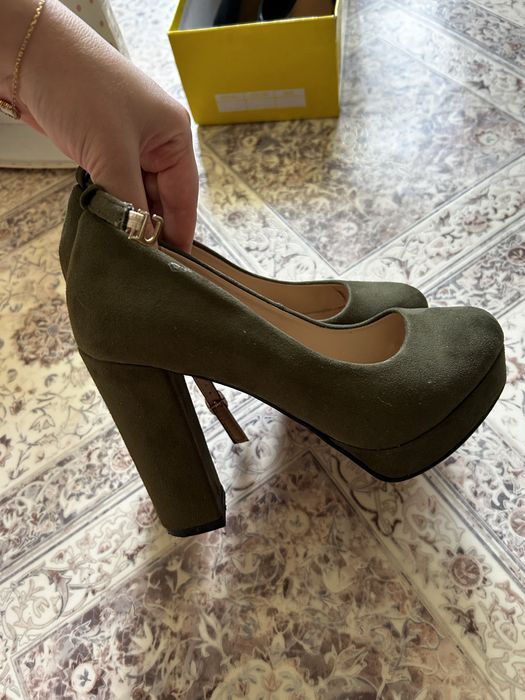 Туфлі замшеві на каблуку