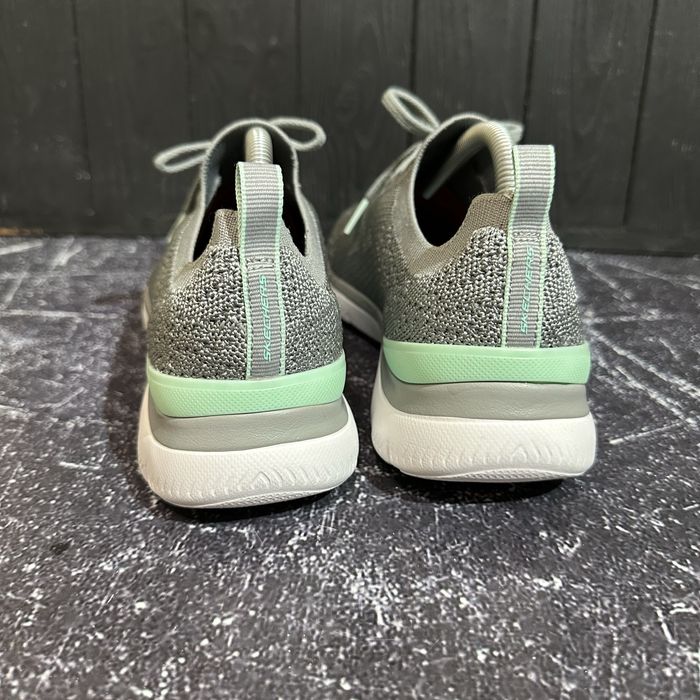 Легенькі пінні кросівки Skechers 39 розмір 26 см