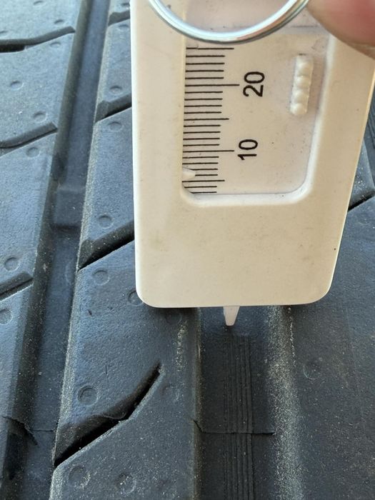 Komplet opon 235/60R18