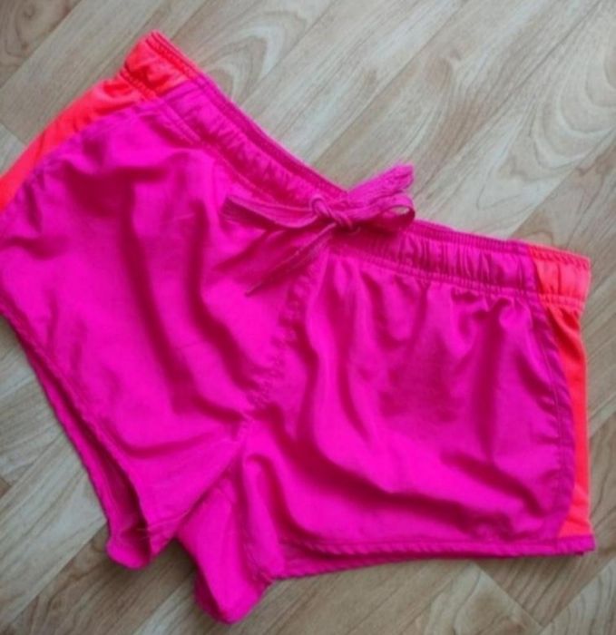 Короткі спортивні шорти на дівчину підлітка, підкладка сітка, фірмові