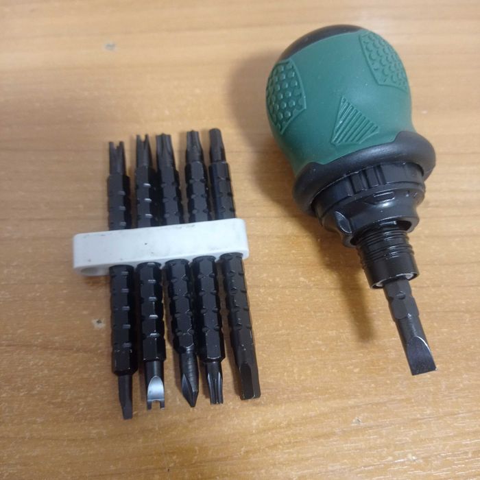 Отвертка с трещоткой, реверсивная