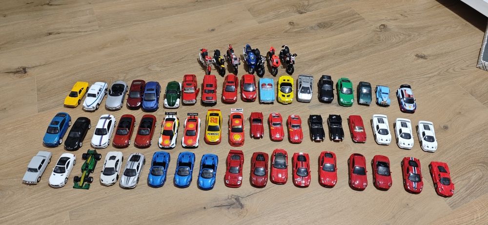 Zestaw samochodów i  motorów Welly Buurago 56 sztuk