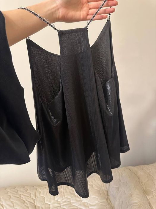 Майка на брителях