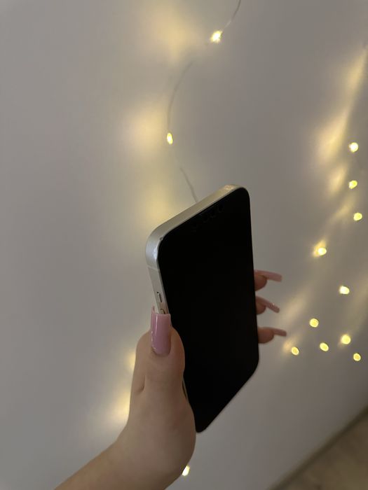 Продам iPhone 13