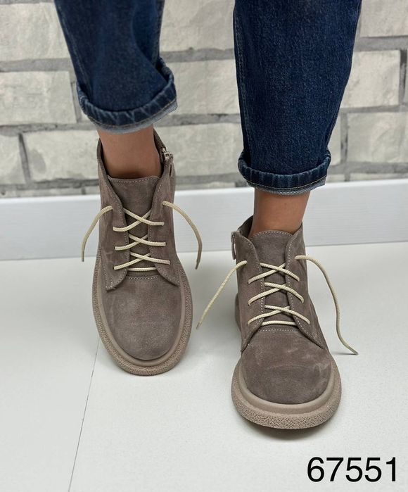 Жіночі шкіряні демісезонні черевики в кольорах