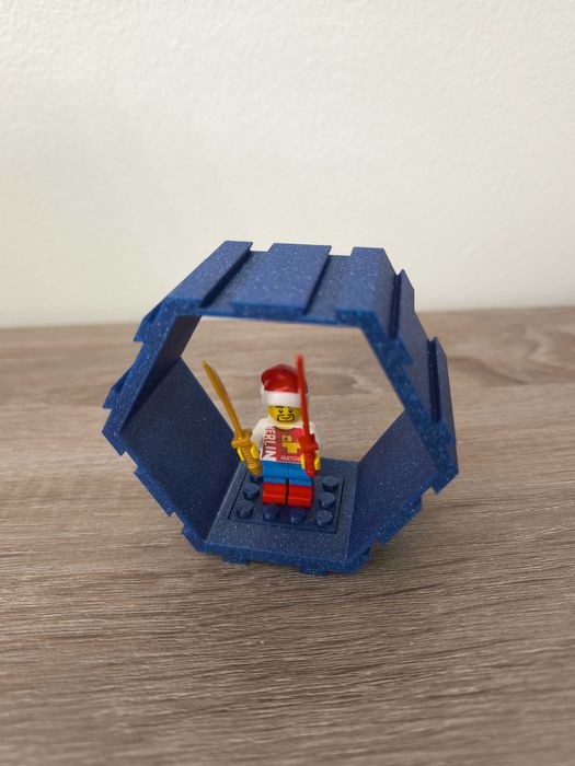 Peça 3x4 estilo Lego para display de minifiguras