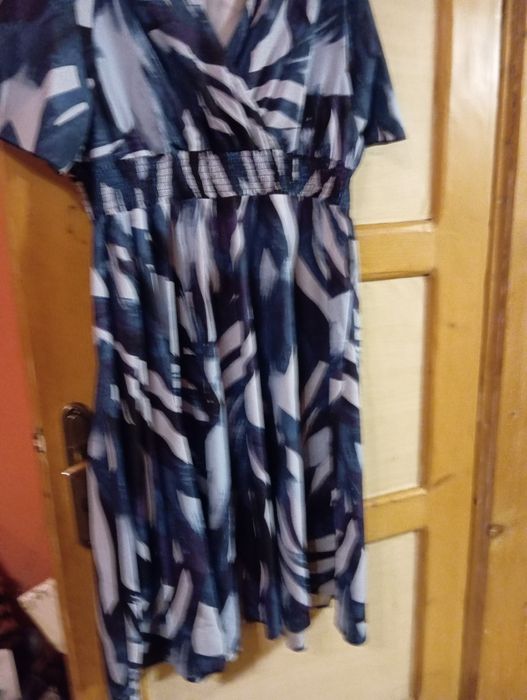 Przepiękna sukienka 130 biust