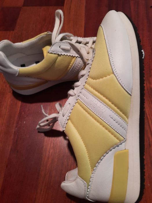 Кросівки  і Hugo Boss  39-40p. Стан нових.