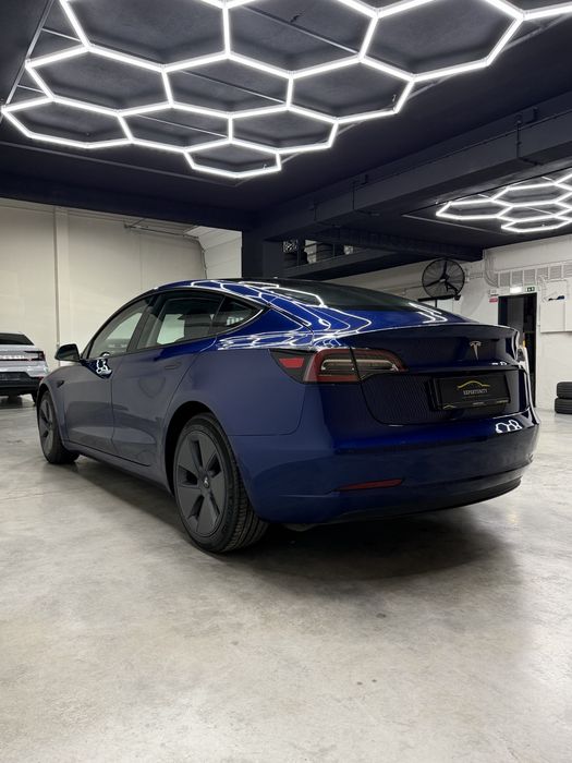 Tesla Model 3 — fotografia 5