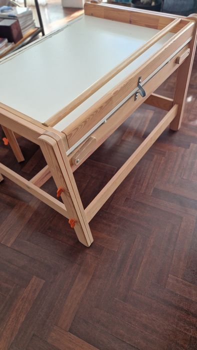 Mesa de criança ajustável, banco e 3 caixas IKEA