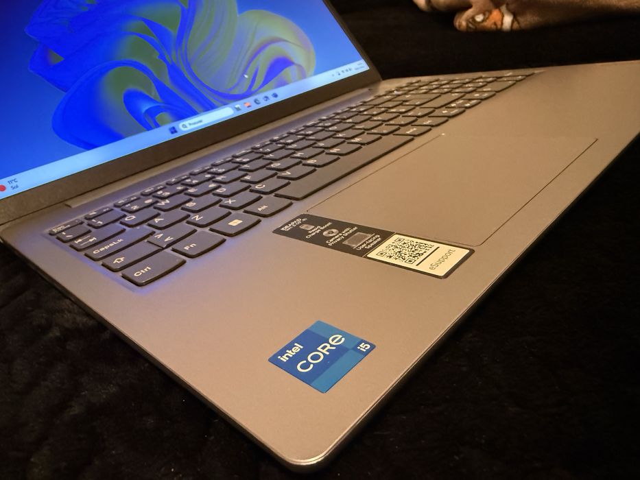 Portátil Lenovo IdeaPad Slim 3