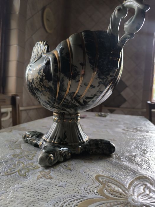 Продам шикарную вазу