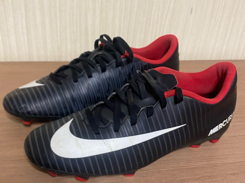 Футбольные бутцы бренда Найк