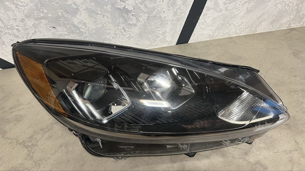 Фара права Ford Escape MK4 2020-2022 Форд Ескейп