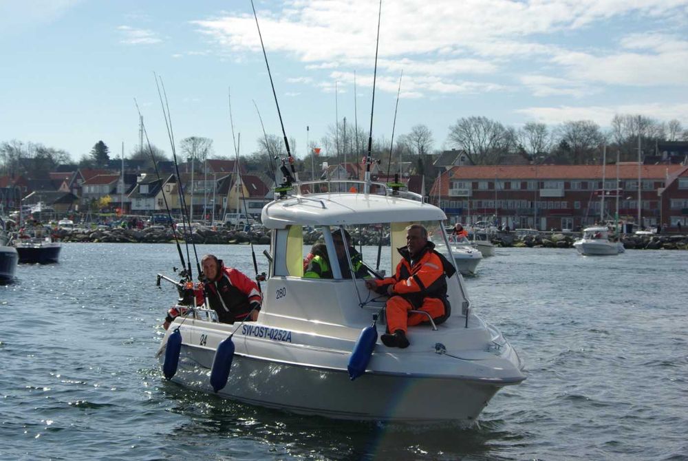 Crescent Salmon v23 Łódź kabinowa silnik Yamaha łódź morska trolling