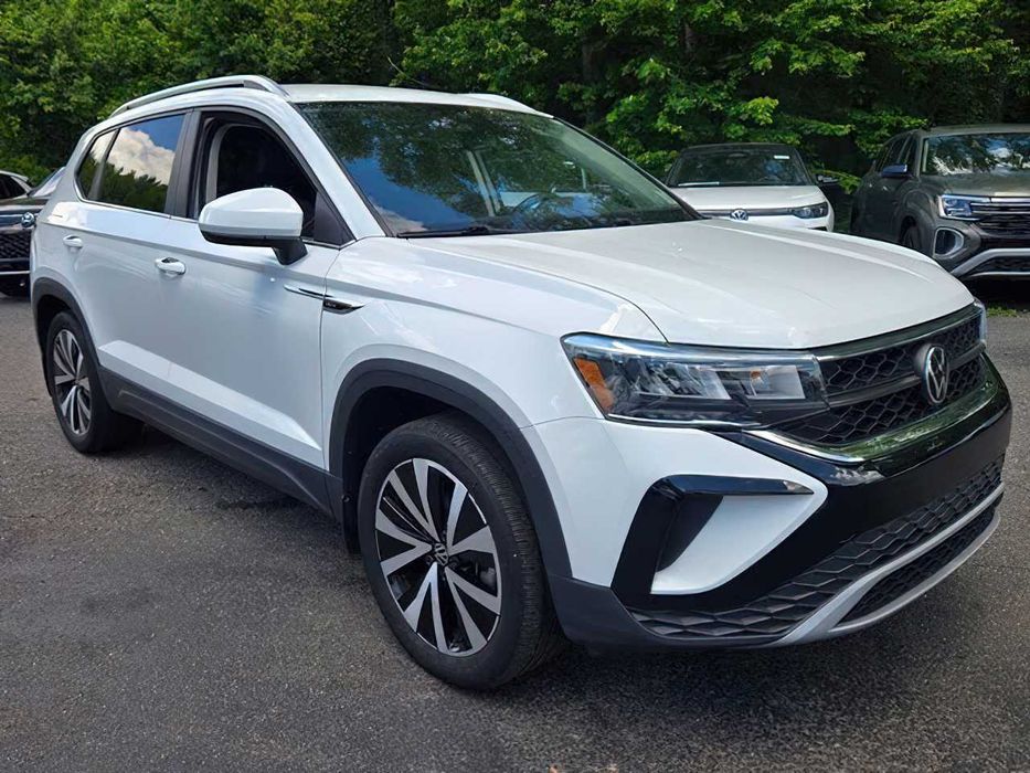 Volkswagen Taos      2024