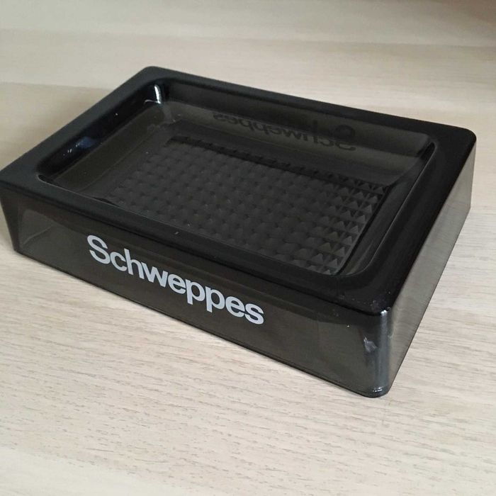 Cinzeiro em vidro preto Schweppes