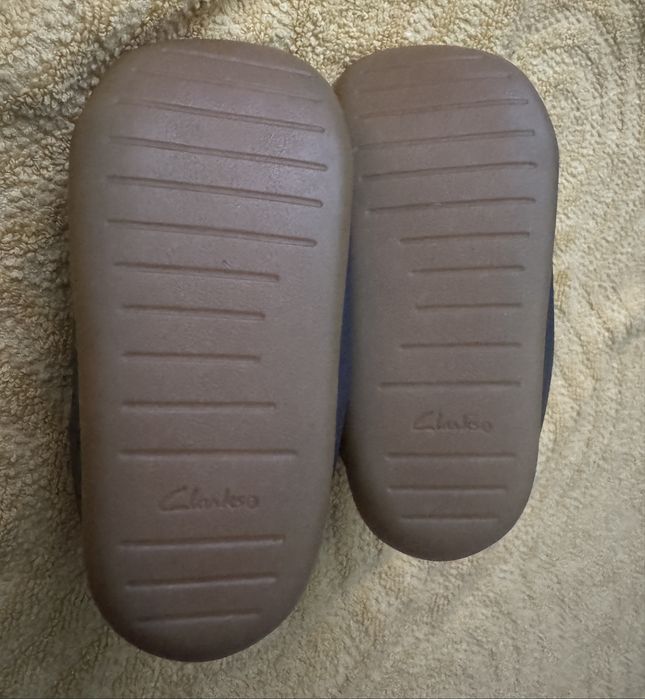 Шкіряні черевики Clarks. Кросовки.