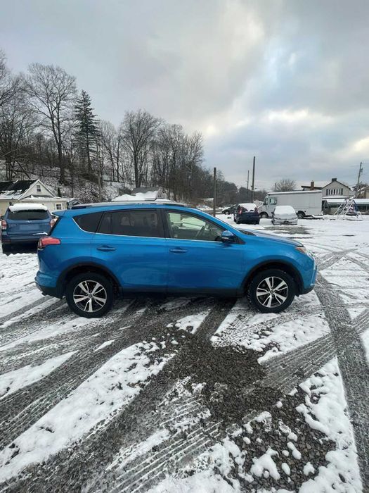 Toyota RAV4 XLE      2017