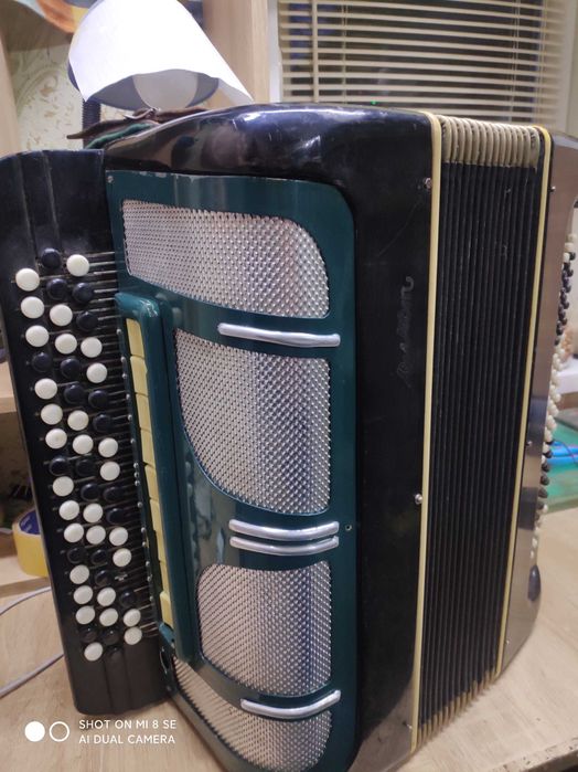 Продам баян Солист