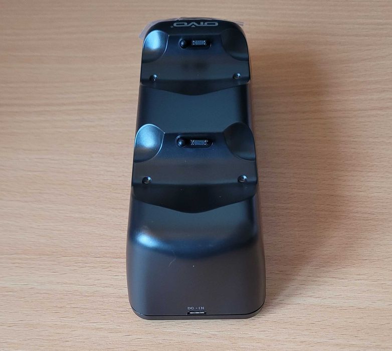 Podwójna stacja ładująca dla dwóch kontrolerów PS4/PS4 Slim /PS4 Pro