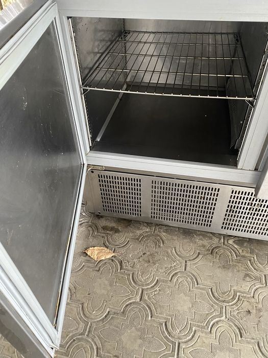 Холодильный стол