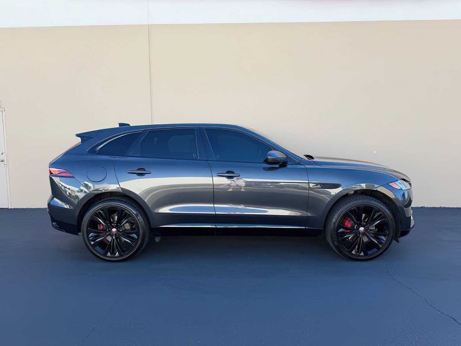 Jaguar F-PACE      2022