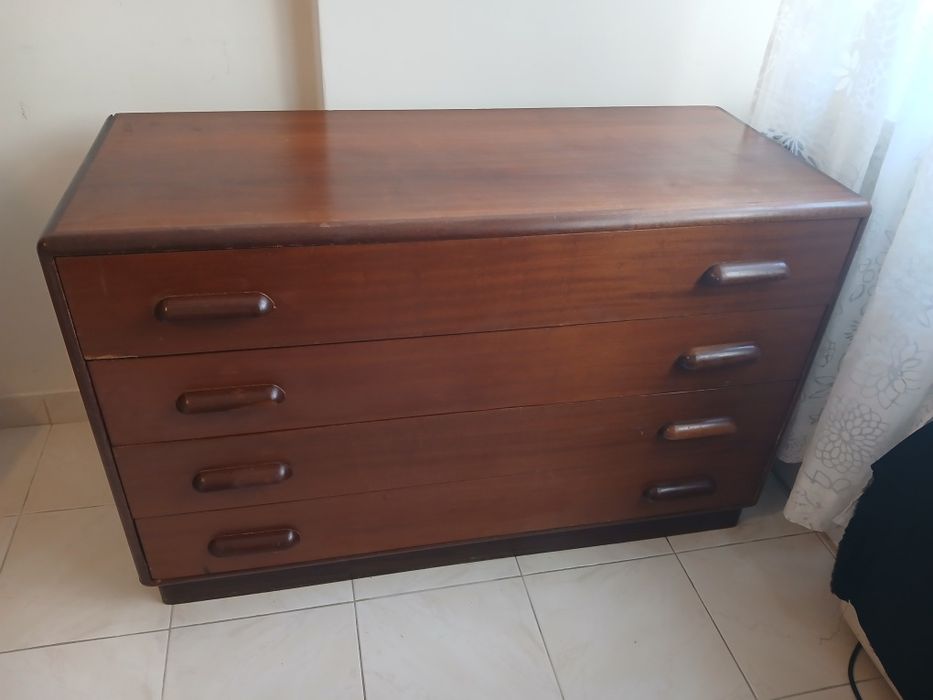 Comoda de 4 gavetas