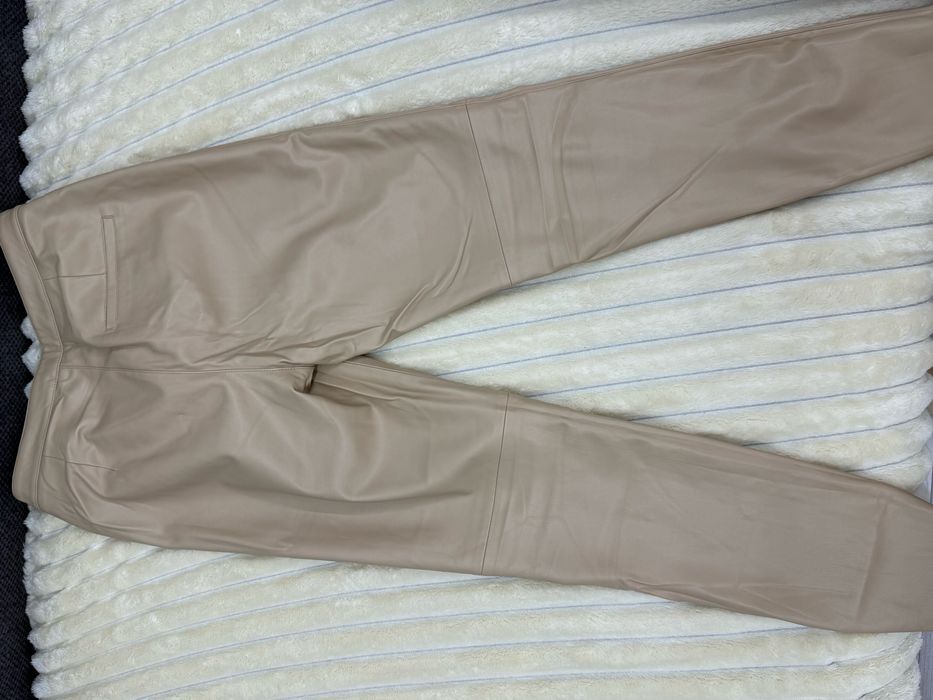 Шкіряні прямі штани від Mango