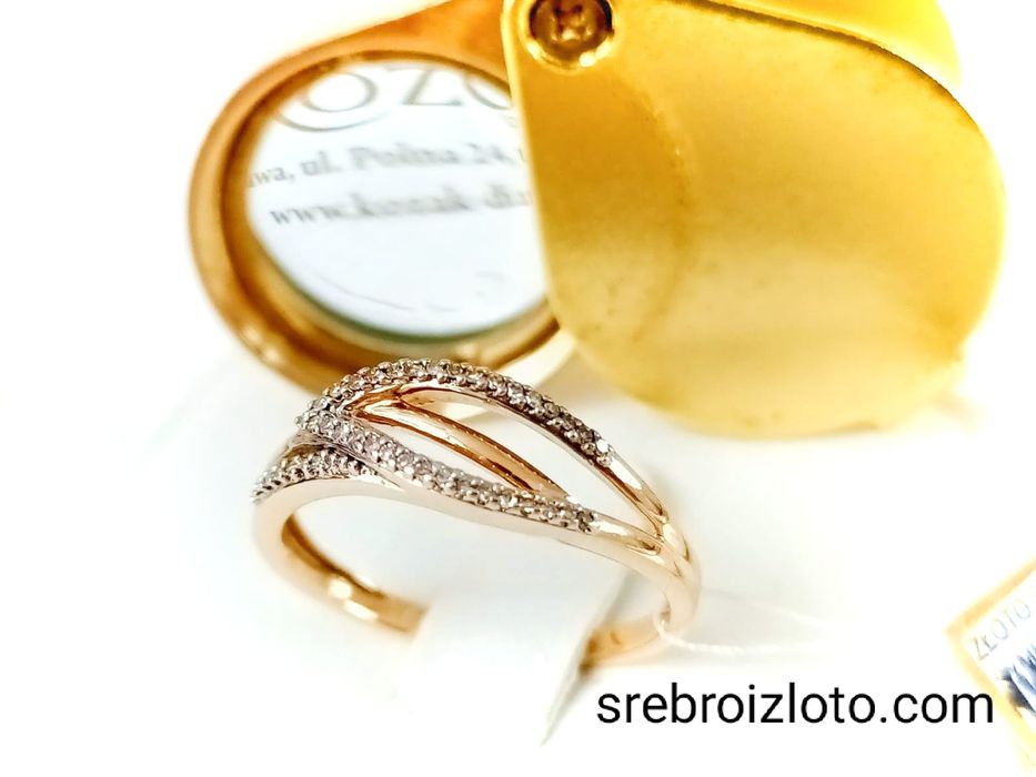 Pierścionek zaręczynowy z diamentami